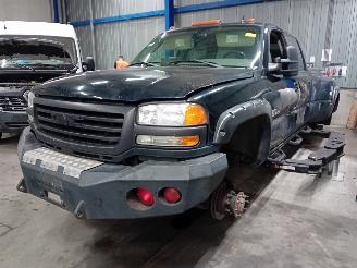 Salvage car GMC Sierra Sierra Pick-up 6.6 V8 TD 32V 3500 Crew Cab (DURAMAX_6600) [224kW]  (09=
-2000/12-2004) 2004