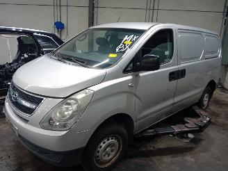 Salvage car Hyundai H-300 H-300 Van 2.5 CRDi (D4CB) [85kW]  (01-2009/...) 2010