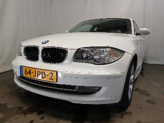 krockskadad bil auto BMW 1-serie 1 serie (E81) Hatchback 3-drs 118i 16V (N43-B20A) [105kW]  (09-2006/12=
-2011) 2009/7
