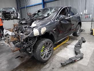 Salvage car Porsche Cayenne Cayenne II (92A) SUV 3.0 S E-Hybrid 24V (MCG.EA) [306kW]  (05-2011/05-=
2017) 2016