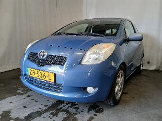 krockskadad bil auto Toyota Yaris Yaris II (P9) Hatchback 1.3 16V VVT-i (2SZFE) [64kW]  (08-2005/11-2010=
) 2007/4