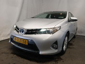 krockskadad bil auto Toyota Auris Auris (E18) Hatchback 5-drs 1.8 16V Hybrid (2ZRFXE) [100kW]  (10-2012/=
03-2019) 2014/4