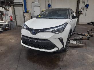 Salvage car Toyota C-HR C-HR (X1,X5) SUV 2.0 16V Hybrid (M20AFXS) [112kW]  (10-2019/...) 2021
