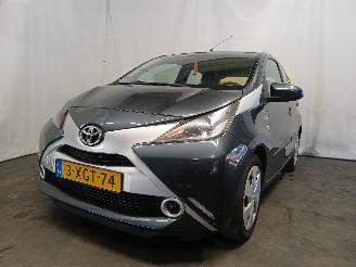 krockskadad bil auto Toyota Aygo Aygo (B40) Hatchback 1.0 12V VVT-i (1KR-FE) [51kW]  (05-2014/06-2018) 2014/8