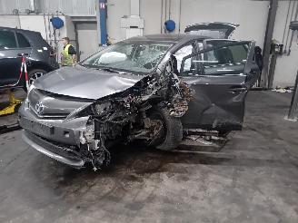 Démontage voiture Toyota Prius Prius Plus (ZVW4) MPV 1.8 Hybrid 16V (2ZRFXE) [100kW]  (05-2011/...) 2013