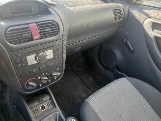 Opel Combo Combo (Corsa C) Van 1.4 16V Twin Port (Z14XEP(Euro 4)) [66kW]  (10-200=
4/02-2012) picture 13