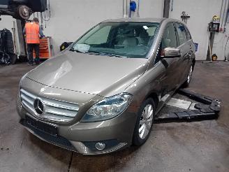 rozbiórka samochody osobowe Mercedes B-klasse B (W246) Hatchback 1.6 B-180 BlueEFFICIENCY Turbo 16V (M270.910) [90kW=
]  (11-2011/12-2018) 2012