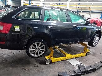 Skoda Octavia Octavia Combi (5EAC) Combi 5-drs 1.6 TDI GreenTec 16V (CLHA) [77kW]  (=
11-2012/07-2020) picture 3