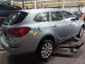 Opel Astra Astra J Sports Tourer (PD8/PE8/PF8) Combi 1.4 Turbo 16V (A14NET(Euro 5=
)) [103kW]  (10-2010/10-2015) picture 3