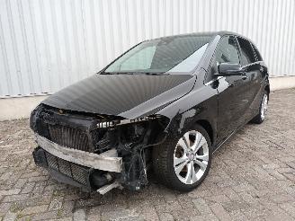 krockskadad bil auto Mercedes B-klasse B (W246) Hatchback 2.1 B-200 CDI BlueEFFICIENCY, B-200d 16V (OM651.930=
(Euro 6)) [100kW]  (08-2014/12-2018) 2015/8