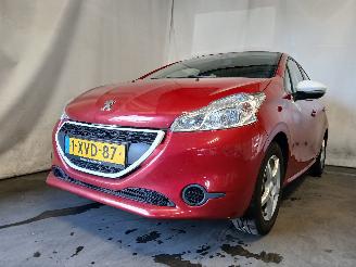 Vaurioauto  passenger cars Peugeot 208 208 I (CA/CC/CK/CL) Hatchback 1.0 Vti 12V PureTech (EB0(ZMZ)) [50kW]  =
(03-2012/12-2019) 2014/10