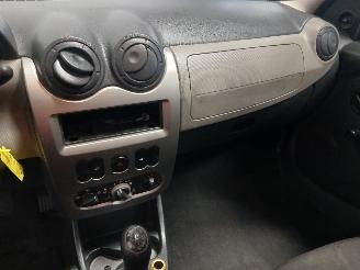 Dacia Sandero Sandero I (BS) Hatchback 1.2 16V (D4F-732(D4F-F7)) [55kW]  (11-2008/12=
-2012) picture 15