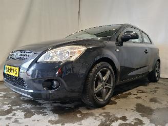 Kia Cee d Cee'd Sporty Wagon (EDF) Combi 1.4 16V (G4FA) [80kW]  (09-2007/12-2012=
) picture 3