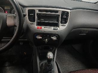 Kia Rio Rio II (DE) Hatchback 1.4 16V (G4EE) [71kW]  (03-2005/12-2011) picture 17
