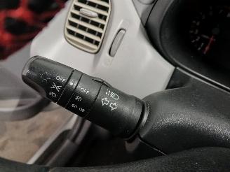 Nissan Almera Almera Tino (V10M) MPV 1.8 16V (QG18DE) [85kW]  (12-2002/02-2006) picture 14