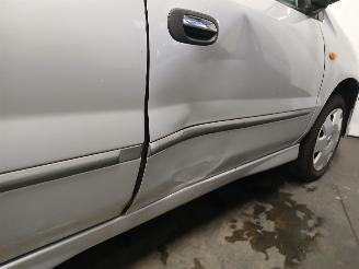 Nissan Almera Almera Tino (V10M) MPV 1.8 16V (QG18DE) [85kW]  (12-2002/02-2006) picture 20