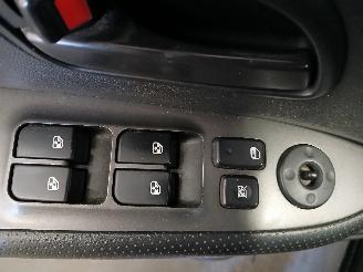 Kia Carens Carens III (FG) MPV 2.0i CVVT 16V (G4KA) [106kW]  (09-2006/06-2013) picture 13