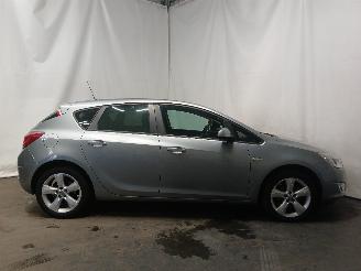 Opel Astra Astra J (PC6/PD6/PE6/PF6) Hatchback 5-drs 1.4 Turbo 16V (A14NET(Euro 5=
)) [103kW]  (12-2009/10-2015) picture 7