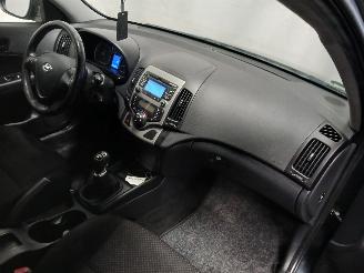 Hyundai I-30 i30 (FD) Hatchback 1.4 CVVT 16V (G4FA) [77kW]  (10-2007/11-2011) picture 8