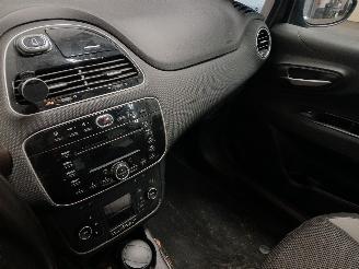 Fiat Punto Punto III (199) Hatchback 0.9 TwinAir (312.A.2000) [63kW]  (03-2012/..=
=2E) picture 16