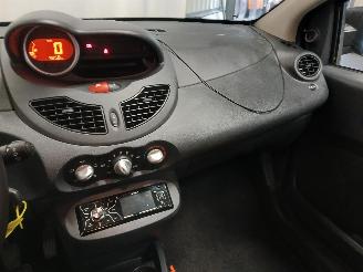 Renault Twingo Twingo II (CN) Hatchback 3-drs 1.2 16V (D4F-772(D4F-J7)) [56kW]  (03-2=
007/09-2014) picture 16