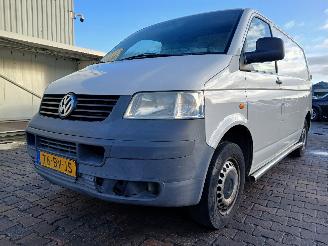 damaged passenger cars Volkswagen Transporter Transporter T5 Van 2.5 TDi (BNZ) [96kW]  (04-2003/11-2009) 2009/2