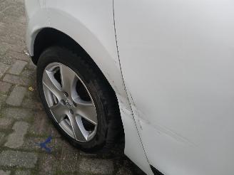 Renault Clio Clio IV Estate/Grandtour (7R) Combi 5-drs 0.9 Energy TCE 90 12V (H4B-4=
00(H4B-A4)) [66kW]  (01-2013/08-2021) picture 21