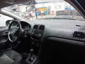 Volkswagen Polo Polo V (6R) Hatchback 1.2 12V BlueMotion Technology (CGPA(Euro 5)) [51=
kW]  (06-2009/05-2014) picture 5