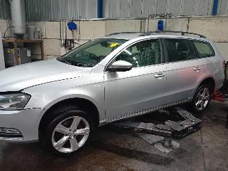 Vrakbiler auto Volkswagen Passat Passat Variant (365) Combi 1.6 TDI 16V Bluemotion (CAYC(Euro 5)) [77kW=
]  (08-2010/12-2014) 2011/4