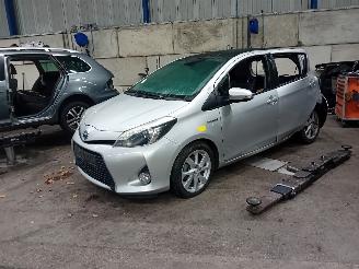 Vrakbiler auto Toyota Yaris Yaris III (P13) Hatchback 1.5 16V Hybrid (1NZ-FXE) [74kW]  (03-2012/09=
-2020) 2012/8