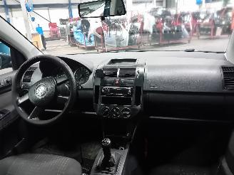 Volkswagen Polo Polo IV (9N1/2/3) Hatchback 1.4 16V (BUD) [59kW]  (05-2006/11-2009) picture 5