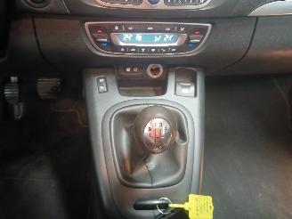 Renault Scenic Scénic III (JZ) MPV 1.4 16V TCe 130 (H4J-700(H4J-A7)) [96kW]  (02-20=
09/09-2016) picture 18