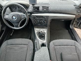BMW 1-serie 1 serie (E81) Hatchback 3-drs 116i 1.6 16V (N43-B16A) [90kW]  (03-2007=
/12-2011) picture 10
