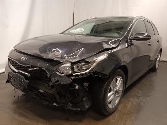 damaged passenger cars Kia Cee d Ceed Sportswagon (CDF) Combi 5-drs 1.0i T-GDi 12V (G3LC) [88kW]  (05-2=
018/...) 2019/4