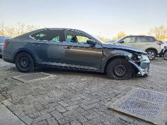 Skoda Superb Superb (3V3) Liftback 1.8 TSI 16V (CJSA) [132kW]  (03-2015/06-2024) picture 7