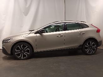 Volvo V-40 V40 Cross Country (MZ) Hatchback 5-drs 1.5 T3 16V Geartronic (B4154T4(=
Euro 6b)) [112kW]  (04-2015/08-2019) picture 4