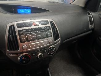 Hyundai I-20 i20 Hatchback 1.2i 16V (G4LA) [63kW]  (03-2012/12-2015) picture 15