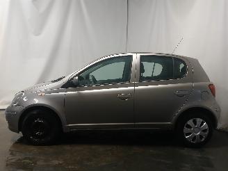Toyota Yaris Yaris (P1) Hatchback 1.3 16V VVT-i (2SZFE) [64kW]  (04-2002/09-2005) picture 4