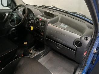 Peugeot Partner Partner Combispace MPV 1.6 16V (TU5JP4(NFU)) [80kW]  (07-2001/03-2008)= picture 8