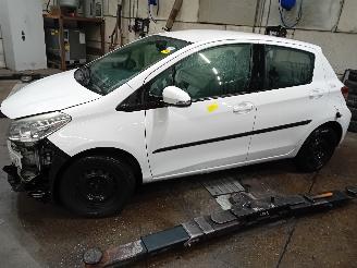 Auto da rottamare Toyota Yaris Yaris III (P13) Hatchback 1.0 12V VVT-i (1KR-FE) [51kW]  (12-2010/09-2=
020) 2013/11