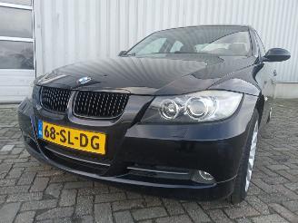 Schadeauto BMW 3-serie 3 serie (E90) Sedan 330i 24V (N52-B30A) [190kW]  (12-2004/10-2011) 2006/2