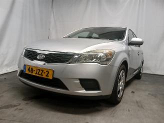 skadebil auto Kia Cee d Cee'd (EDB5) Hatchback 5-drs 1.4 CVVT 16V (G4FAI) [80kW]  (09-2009/12-=
2012) 2009/10