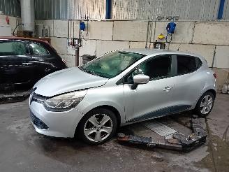 Auto da rottamare Renault Clio Clio IV (5R) Hatchback 5-drs 0.9 Energy TCE 90 12V (H4B-400(H4B-A4)) [=
66kW]  (11-2012/08-2021) 2013/6