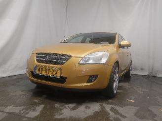 Damaged car Kia Cee d Cee'd Sporty Wagon (EDF) Combi 1.6 16V (G4FC) [90kW]  (09-2007/12-2012=
) 2008/1