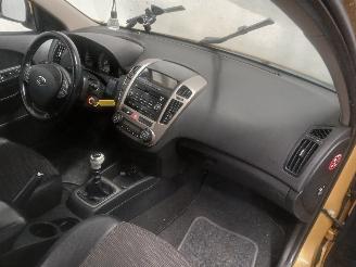 Kia Cee d Cee'd Sporty Wagon (EDF) Combi 1.6 16V (G4FC) [90kW]  (09-2007/12-2012=
) picture 8