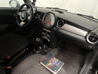 Mini Mini Mini (R56) Hatchback 1.4 16V One (N12-B14A) [70kW]  (11-2006/03-2010) picture 8