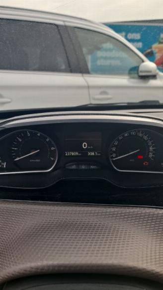 Peugeot 2008 2008 (CU) MPV 1.2 Vti 12V PureTech 82 (EB2F(HMZ)) [60kW]  (03-2013/12-=
2018) picture 2