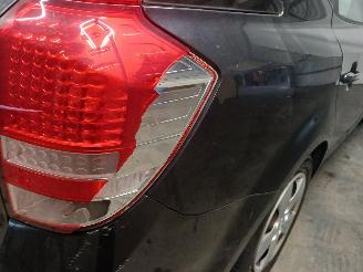 Kia Cee d Cee'd Sporty Wagon (EDF) Combi 1.4 16V (G4FA) [66kW]  (07-2009/12-2012=
) picture 21