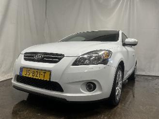 krockskadad bil auto Kia Cee d Pro cee'd (EDB3) Hatchback 3-drs 1.4 CVVT 16V (G4FA) [66kW]  (06-2010/=
09-2012) 2010/5