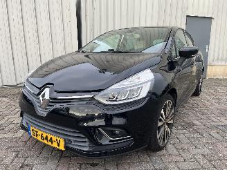 krockskadad bil auto Renault Clio Clio IV (5R) Hatchback 5-drs 1.2 TCE 16V GT EDC (H5F-412(H5F-G4)) [87k=
W]  (01-2016/08-2021) 2018/3
